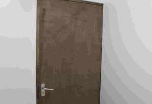 internal partition with inter connecting personnel door 046
