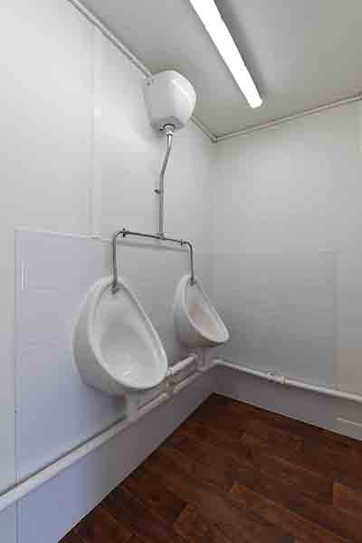 inside a 2+1 toilet block urinals