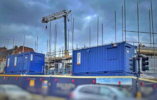 Great spot sent in by an avid #Bellspotter of two sets of double #siteaccommodation units serving a busy construction site #sitewelfare #portablebuildings #BellContainer #portableoffice #portableoffices #cabinhire #construction #propertydevelopment #buildingproject #officecontainer #officecontainers #sitecanteens #construction #portabletoilet #toilethire #London #hertfordshire #essex #planthire